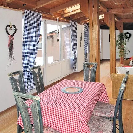 Baierweg Sleeps 8 Pool Wifi Apartment *